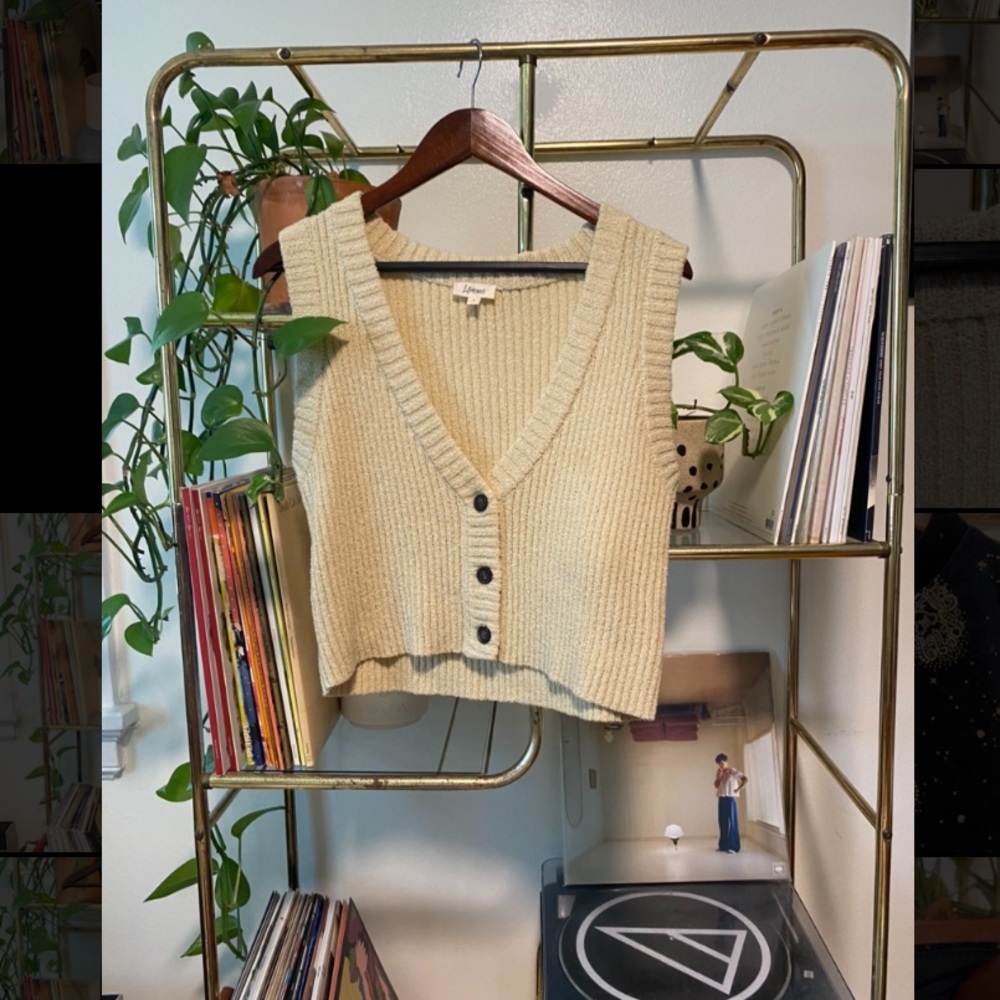 Soft and cozy sweater vest/top, size large